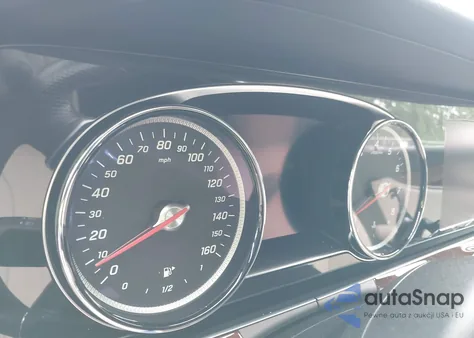 2017 Mercedes-Benz E 300 4Matic z USA, uszkodzony, nr VIN WDDZF4KB7HA052376